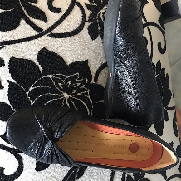 Clarks Stuctured Black Women’s Shoes - Picture 2 of 2